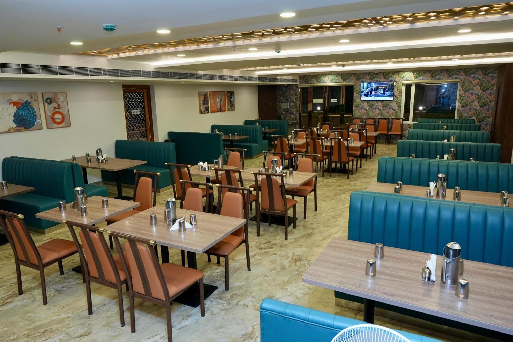 Le Royale Palace Karaikal Esterno foto
