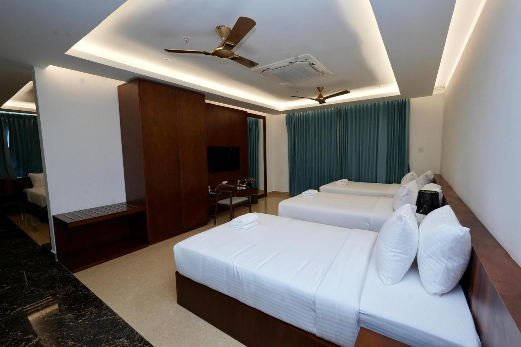 Le Royale Palace Karaikal Esterno foto