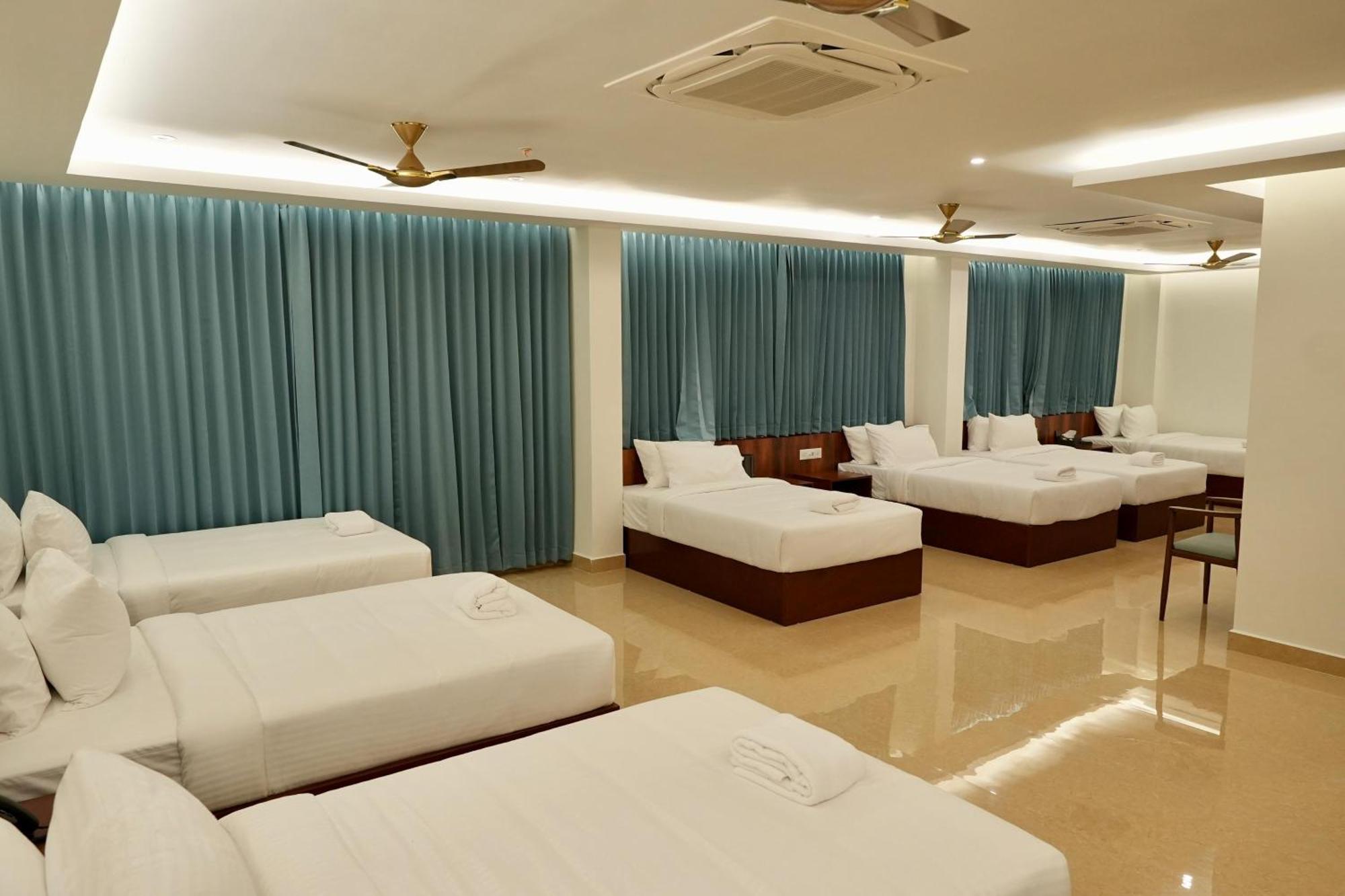 Le Royale Palace Karaikal Esterno foto