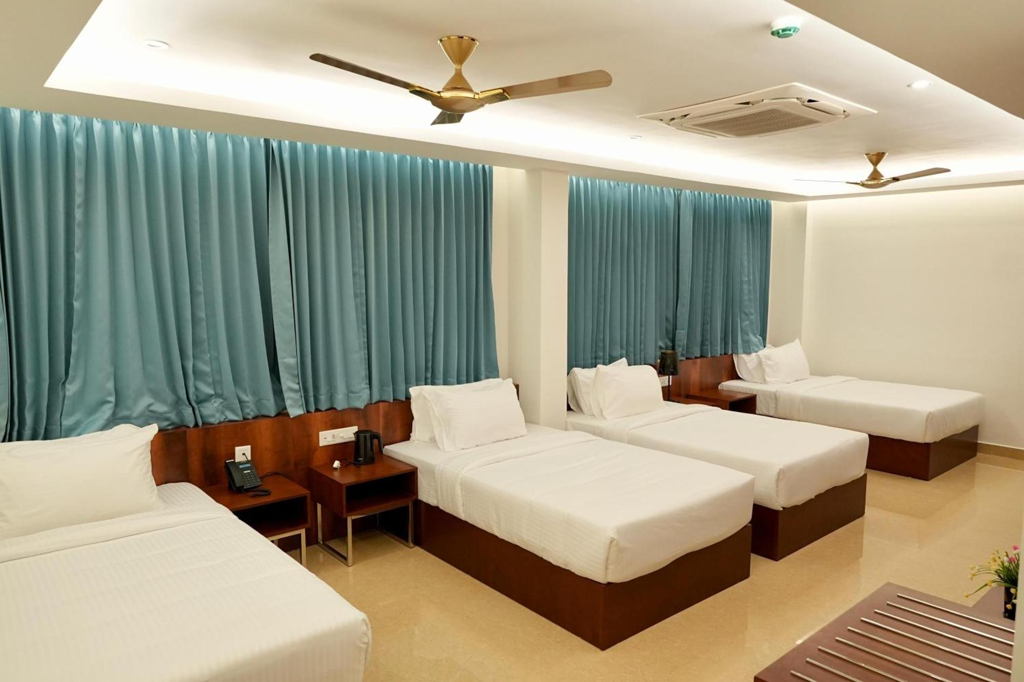 Le Royale Palace Karaikal Esterno foto