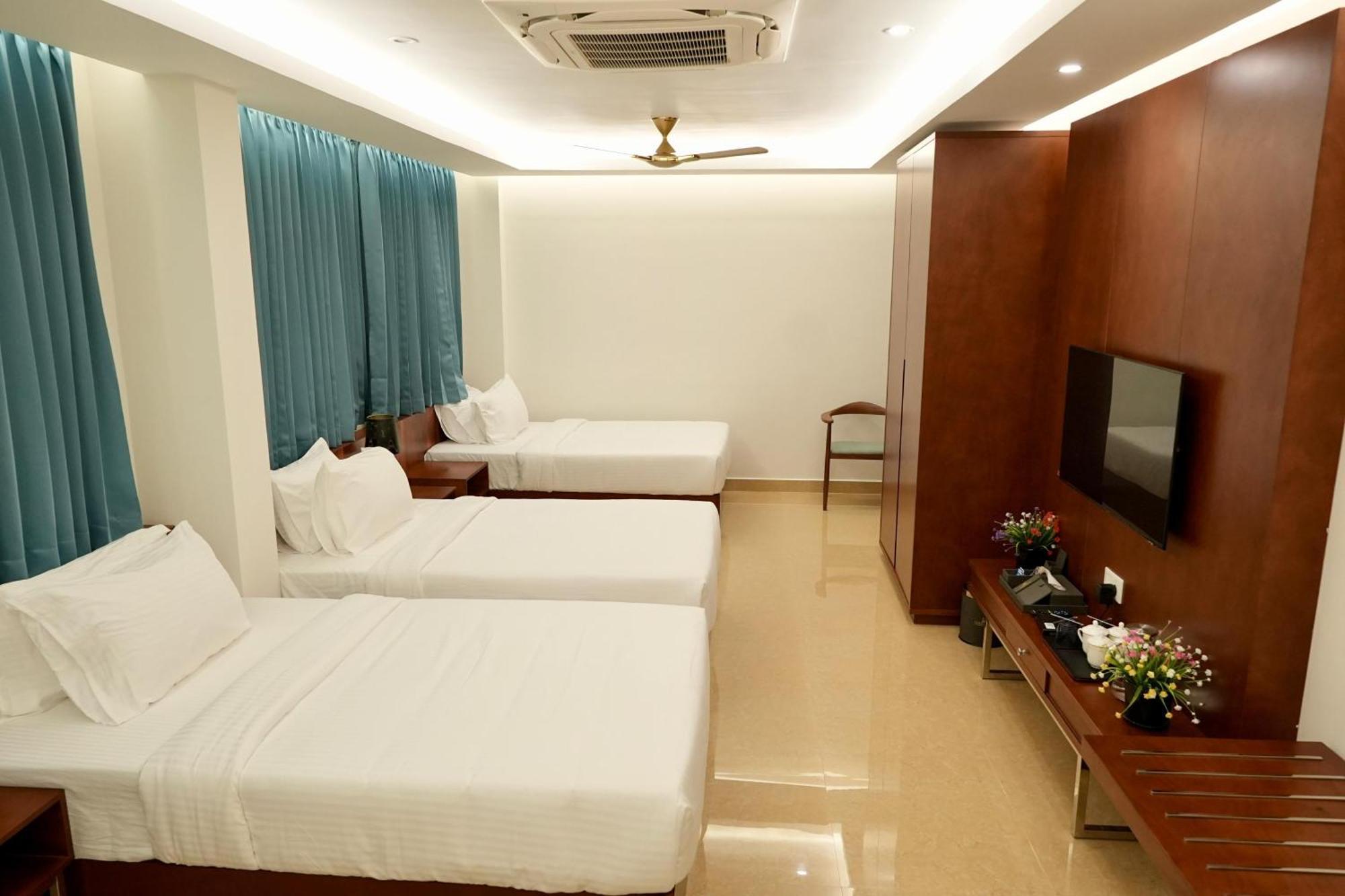 Le Royale Palace Karaikal Esterno foto