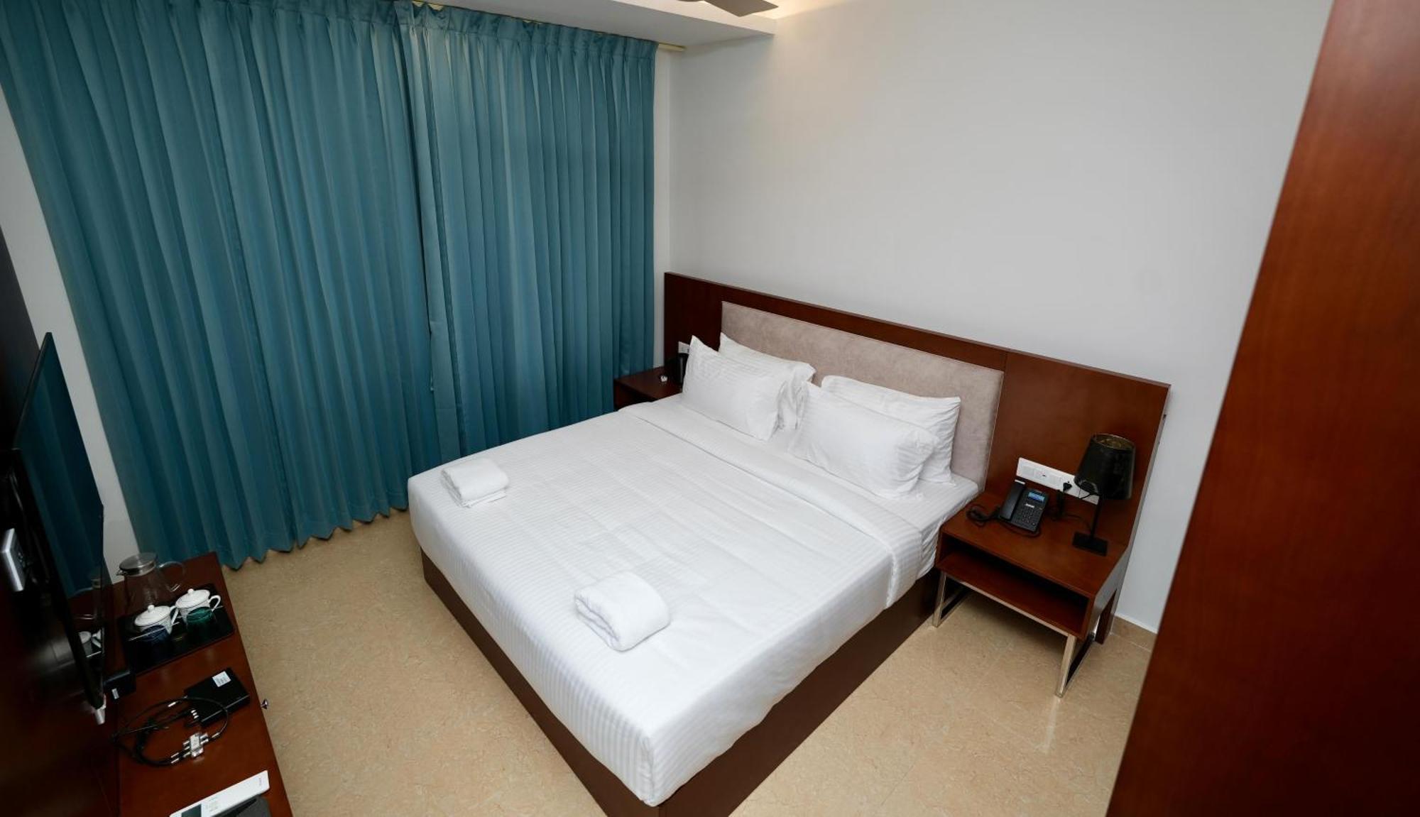Le Royale Palace Karaikal Esterno foto