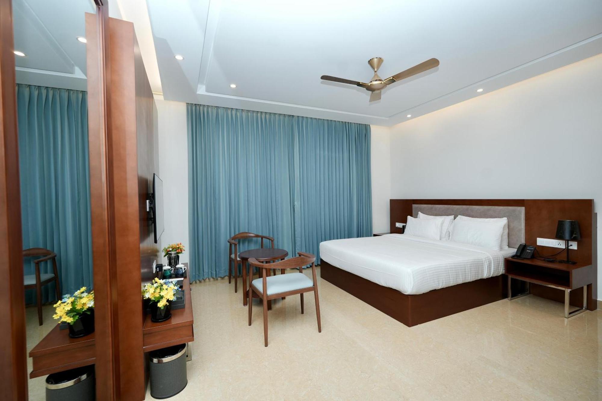 Le Royale Palace Karaikal Esterno foto