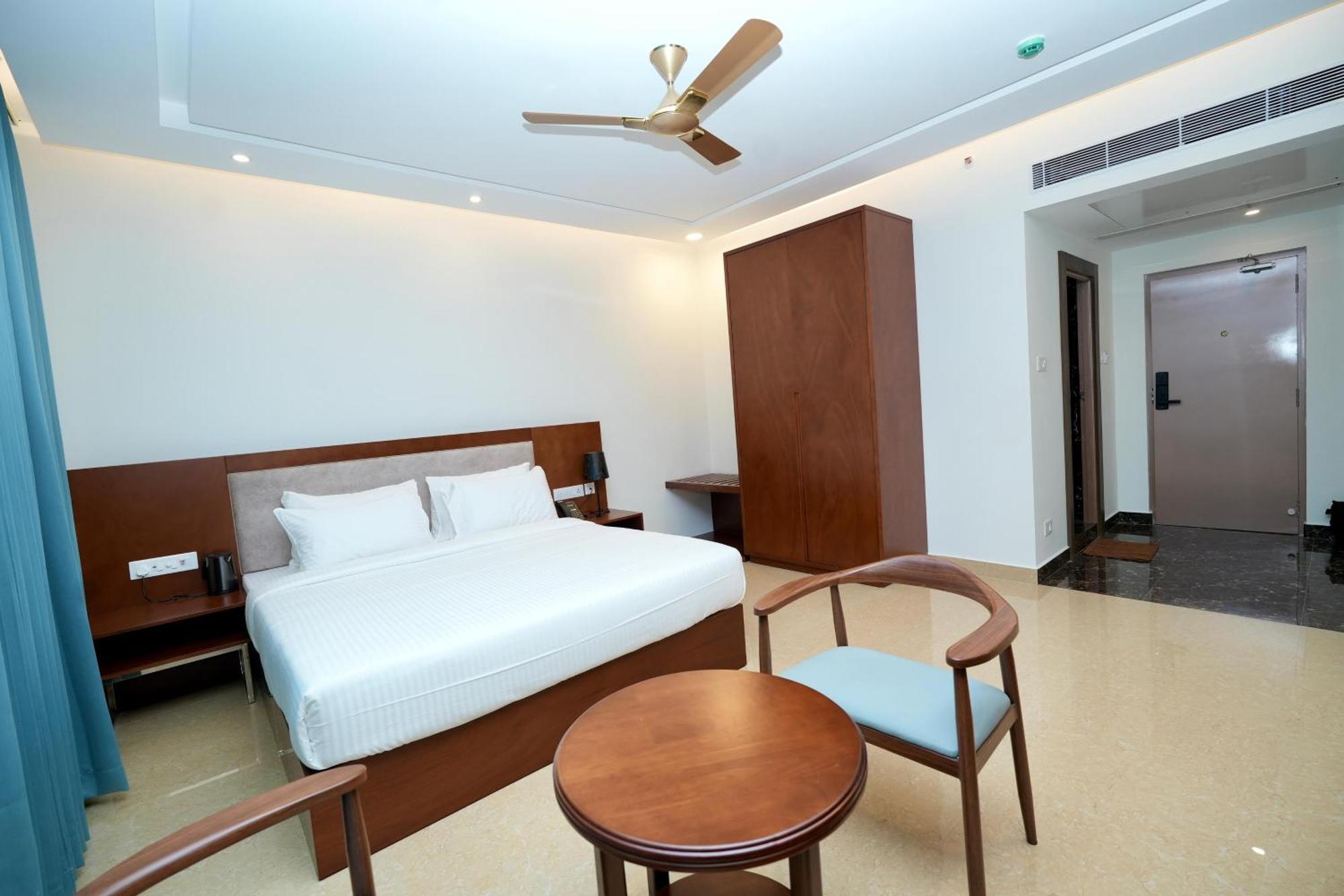 Le Royale Palace Karaikal Esterno foto