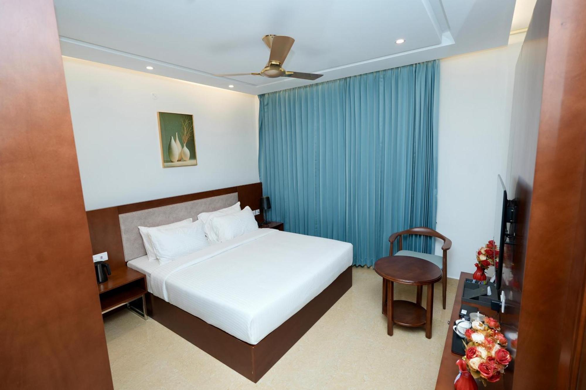 Le Royale Palace Karaikal Esterno foto