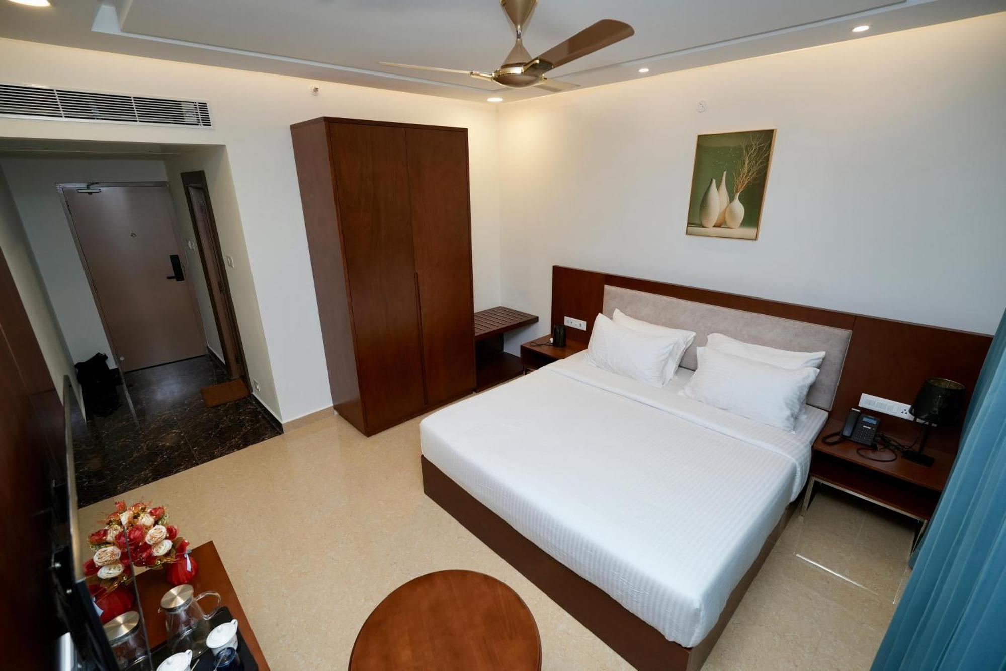 Le Royale Palace Karaikal Esterno foto