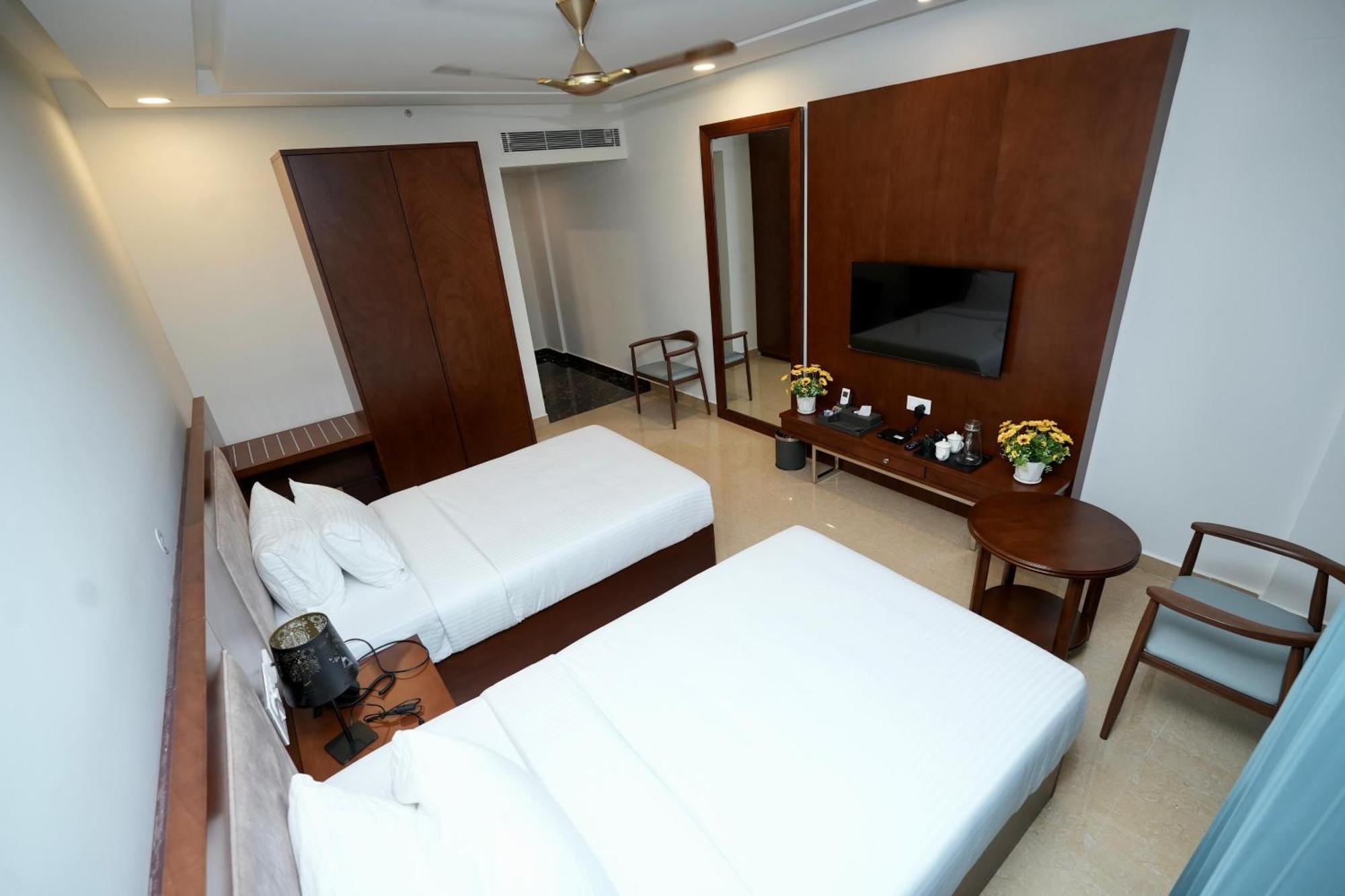 Le Royale Palace Karaikal Esterno foto