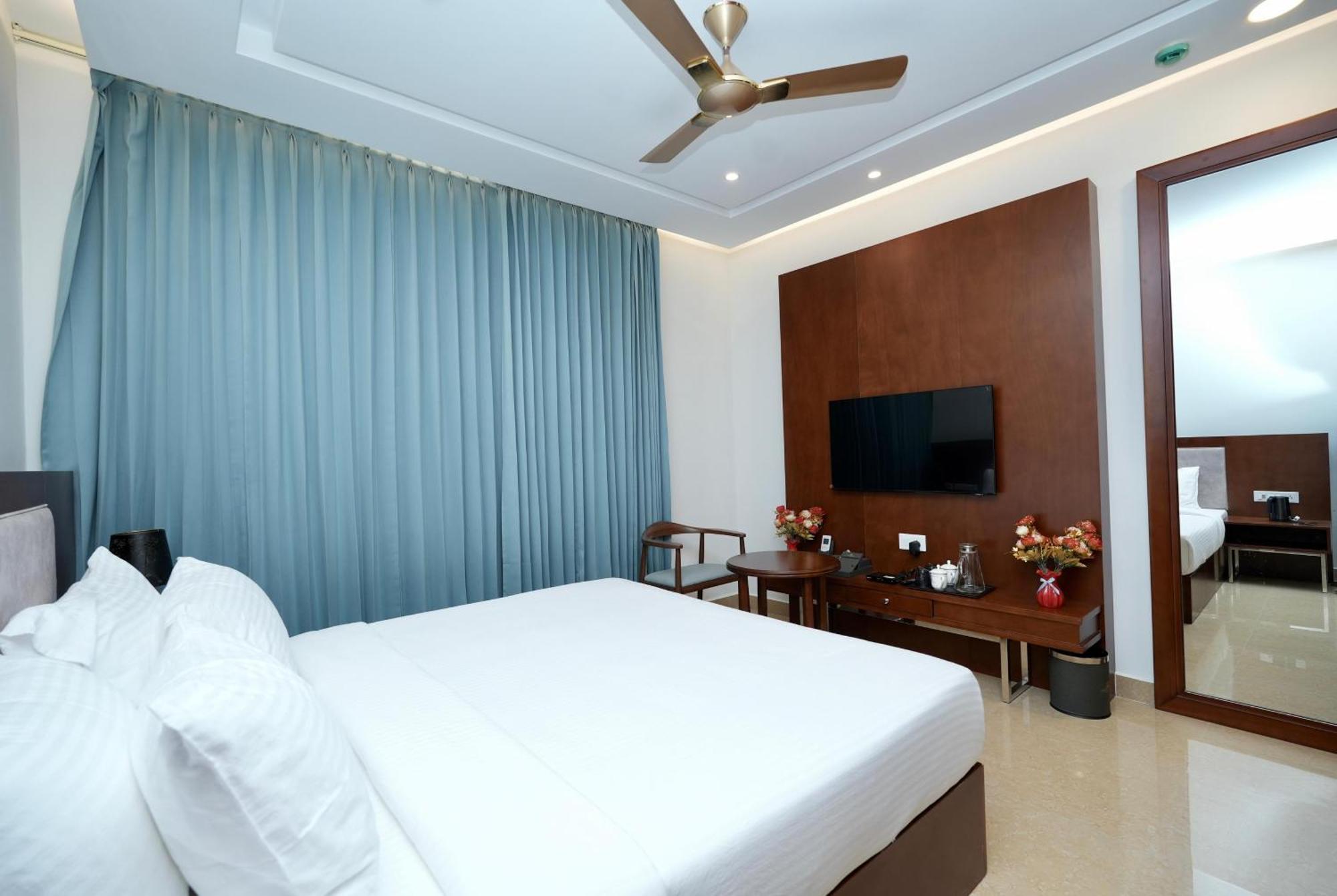 Le Royale Palace Karaikal Esterno foto