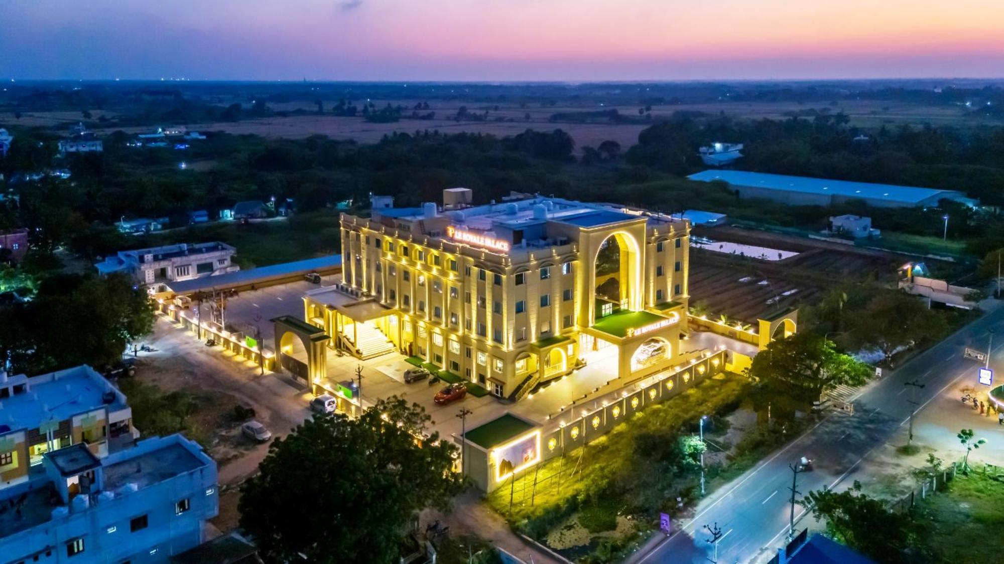 Le Royale Palace Karaikal Esterno foto
