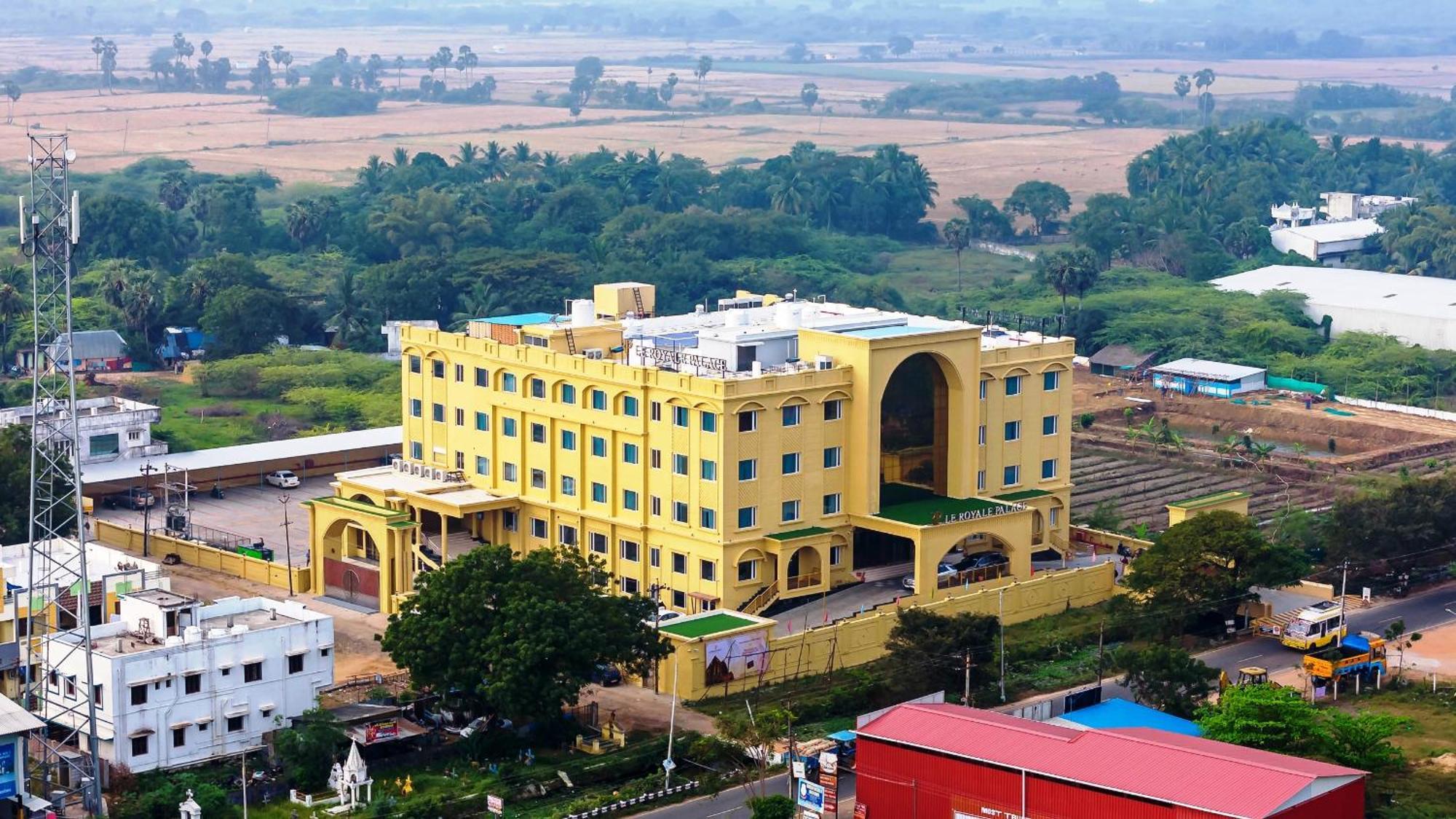 Le Royale Palace Karaikal Esterno foto